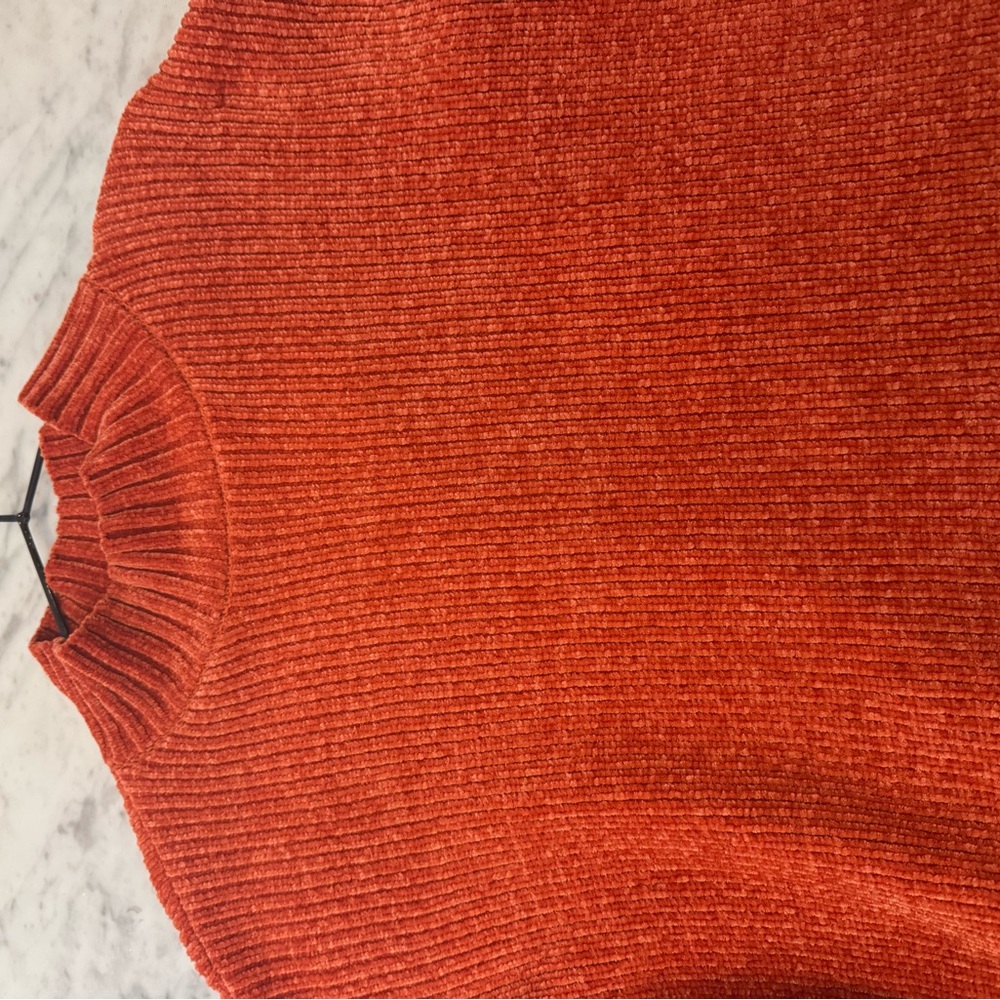 Chenille Forever 21 wmn sweater
Size M